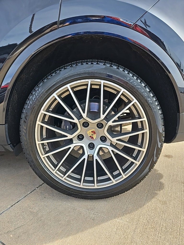 Used 2022 Porsche Cayenne Coupe image 9