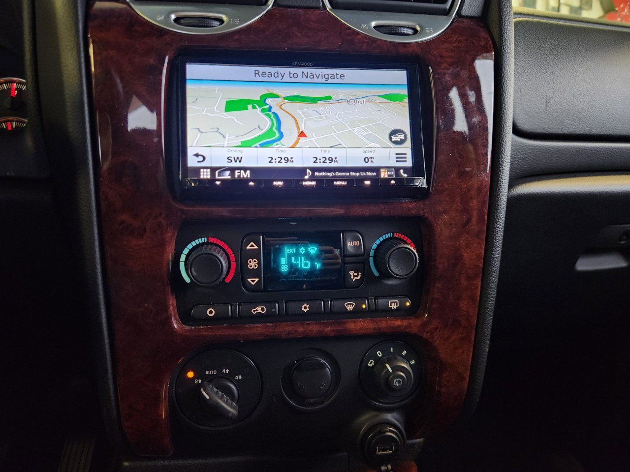 Used 2009 GMC Envoy Denali w/ Sun And 6-Disc Cd Package image 8