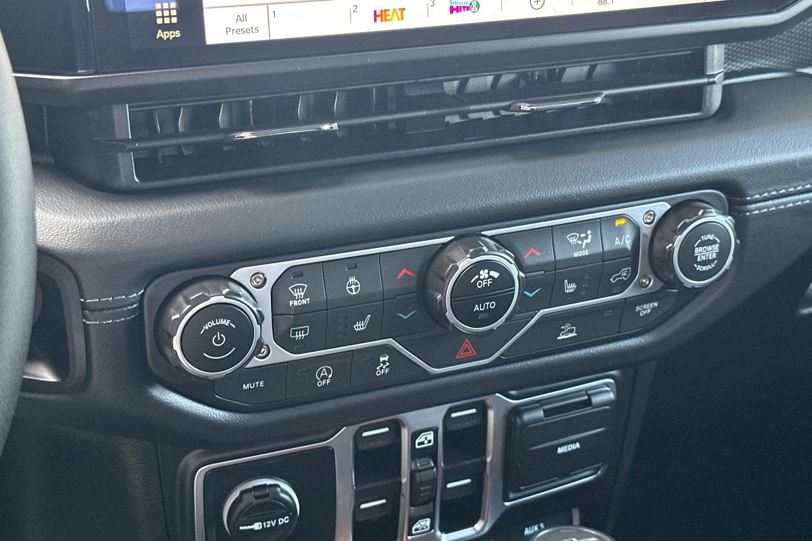 New 2025 Jeep Gladiator Mojave w/ Convenience Group image 19