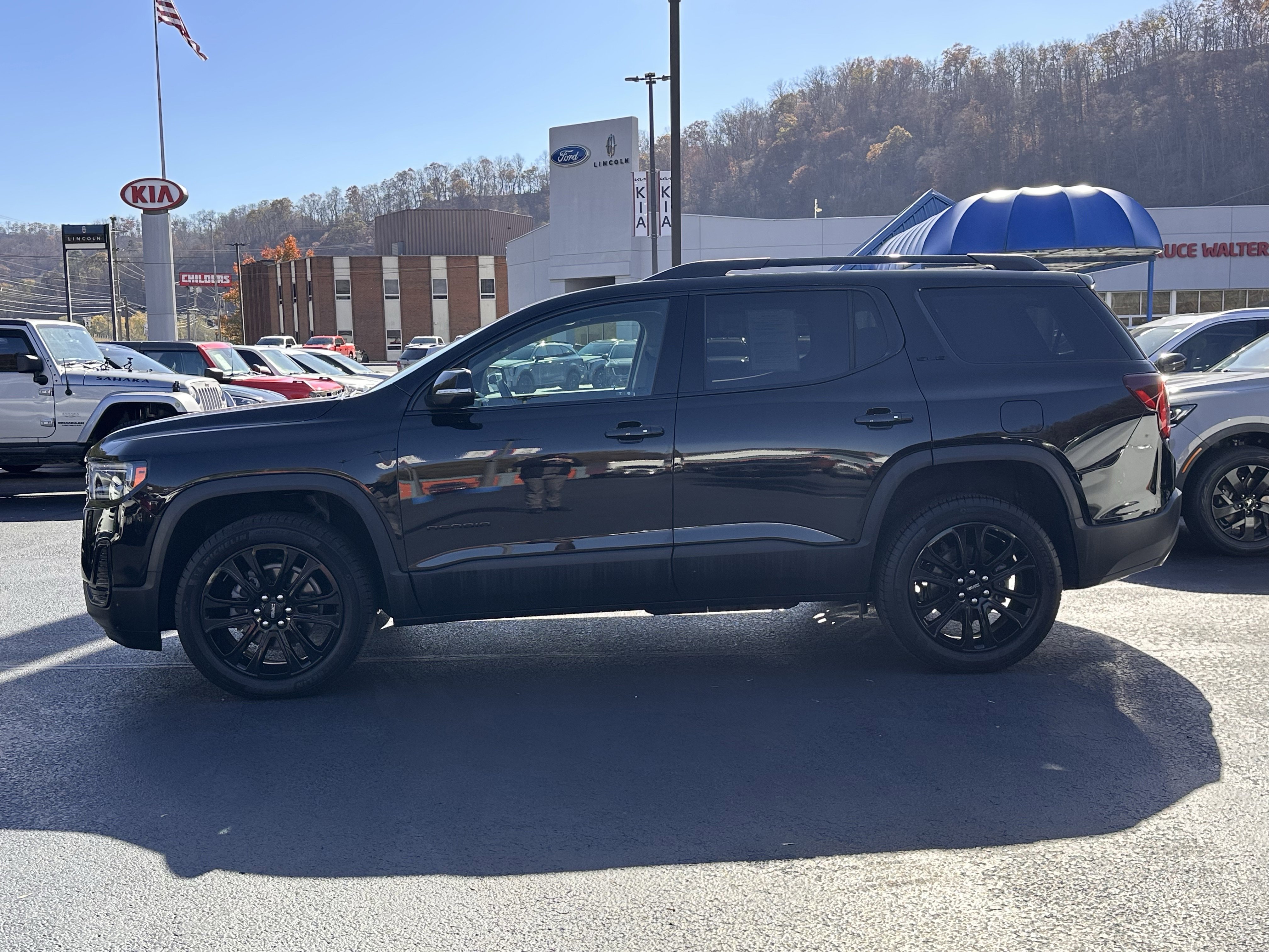 Used 2023 GMC Acadia SLE w/ Driver Convenience Package image 17