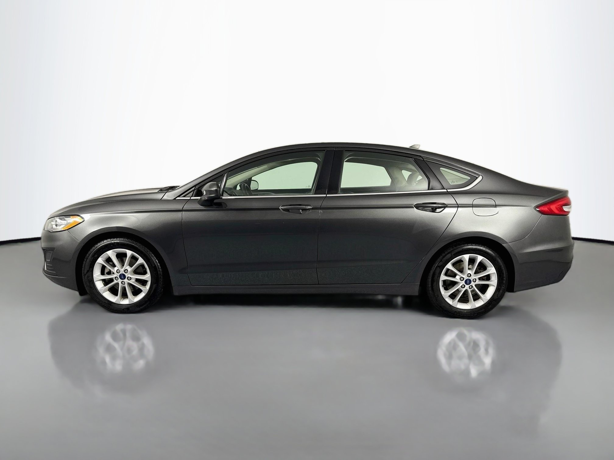 Used 2019 Ford Fusion SE FWD image 8