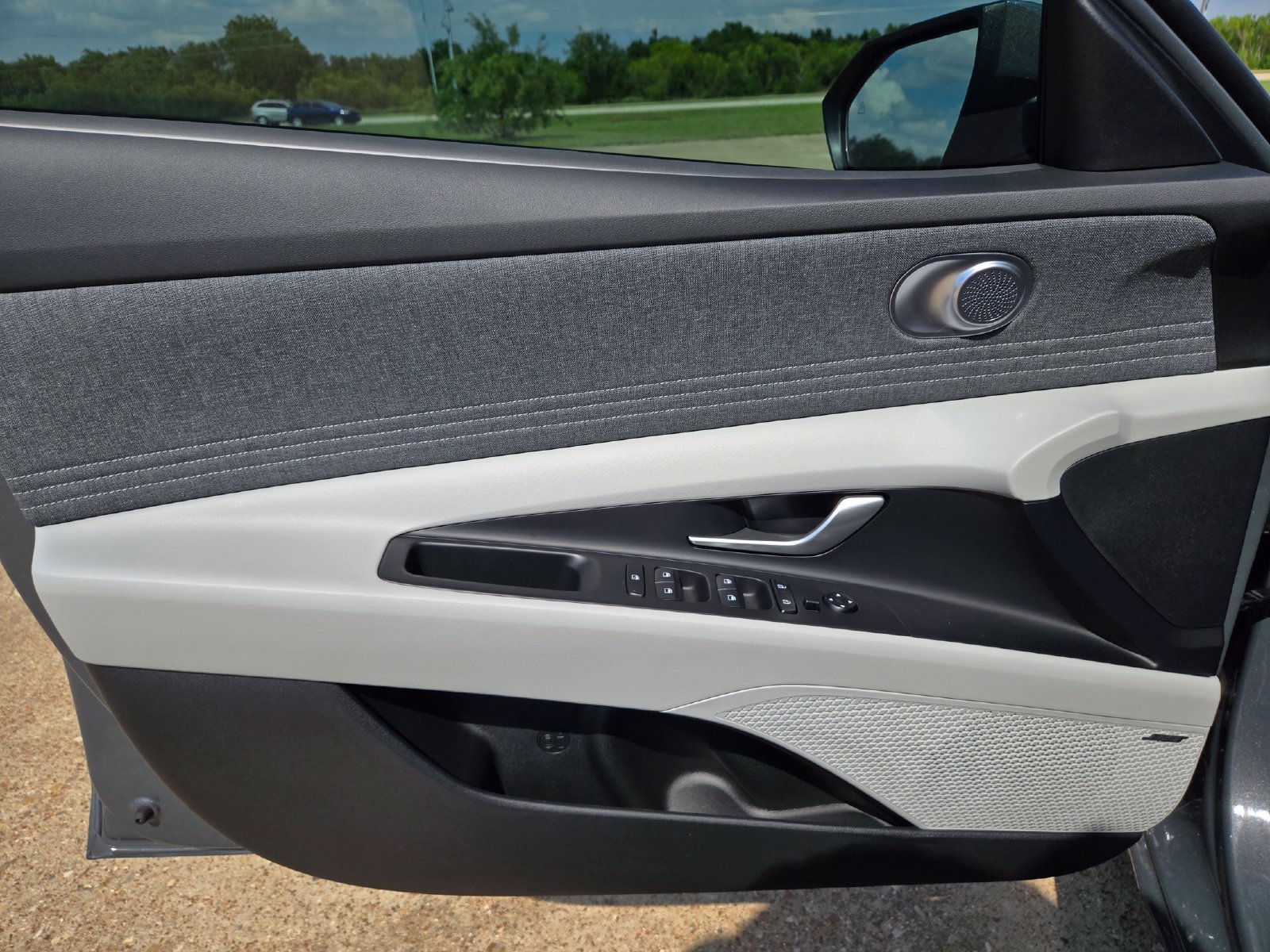 New 2026 Hyundai Elantra Limited FWD image 18