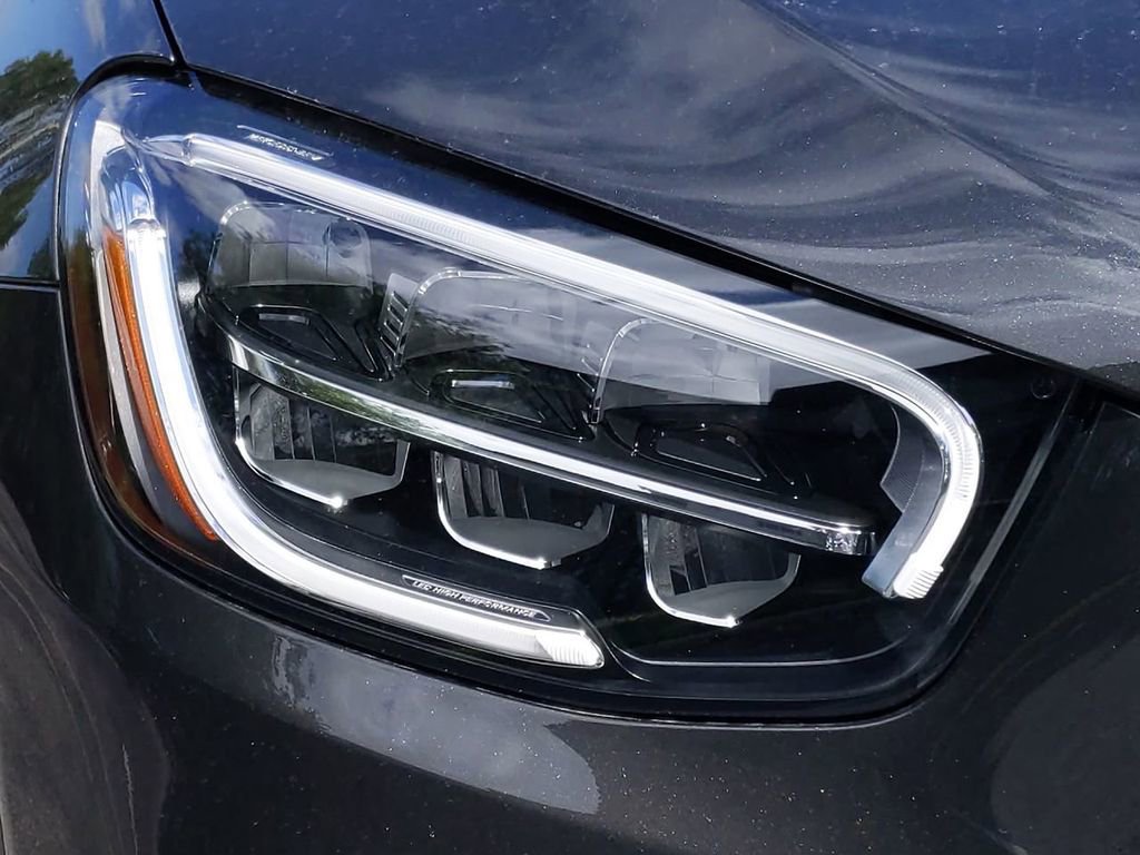 Used 2021 Mercedes-Benz GLC 300 image 7