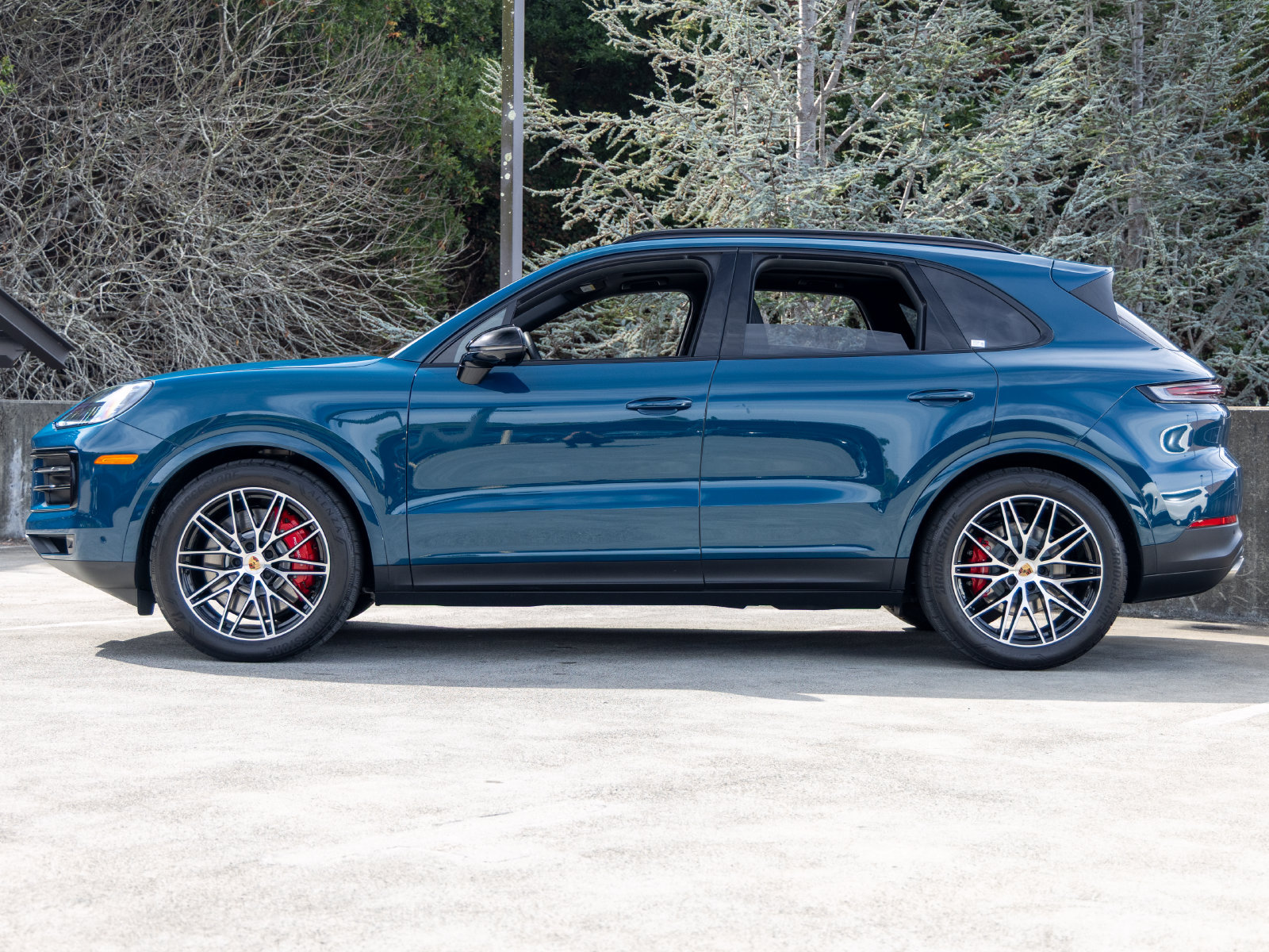 Certified 2025 Porsche Cayenne S AWD/4WD image 2