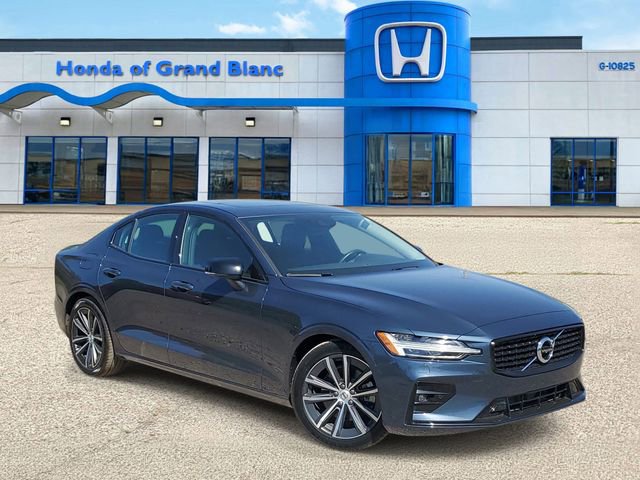 Used 2022 Volvo S60 B5 Momentum