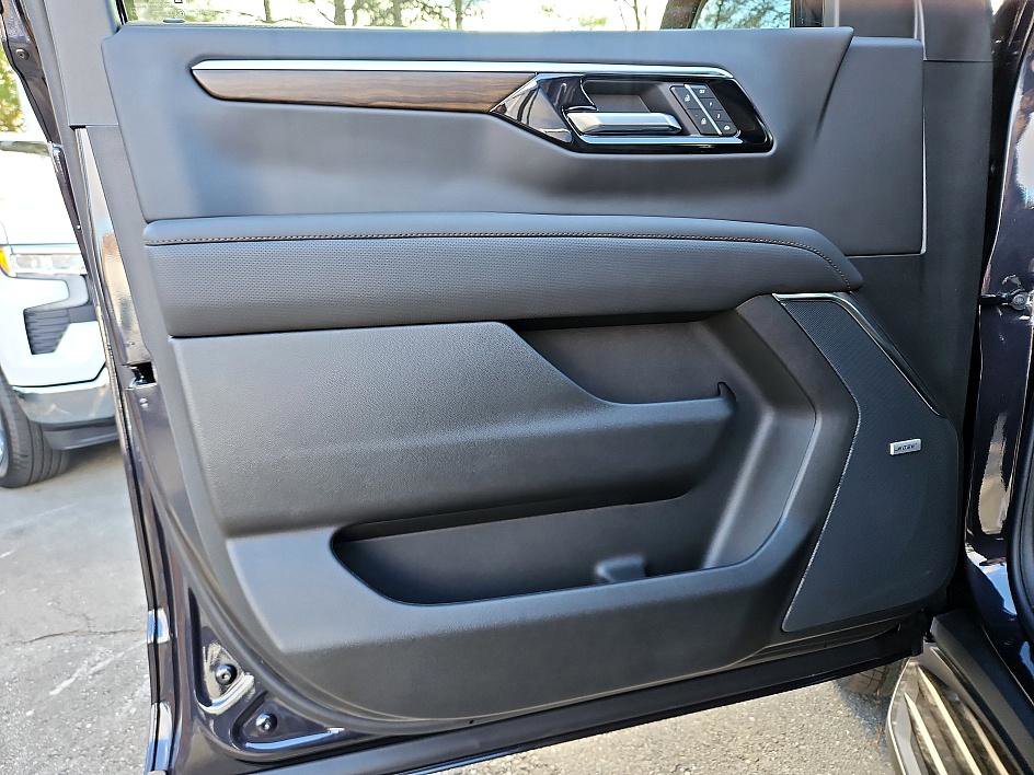 New 2026 Chevrolet Suburban High Country image 14