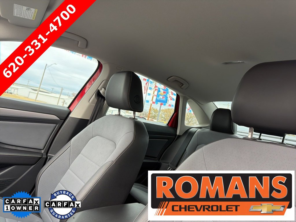 Used 2025 Volkswagen Jetta SE image 17