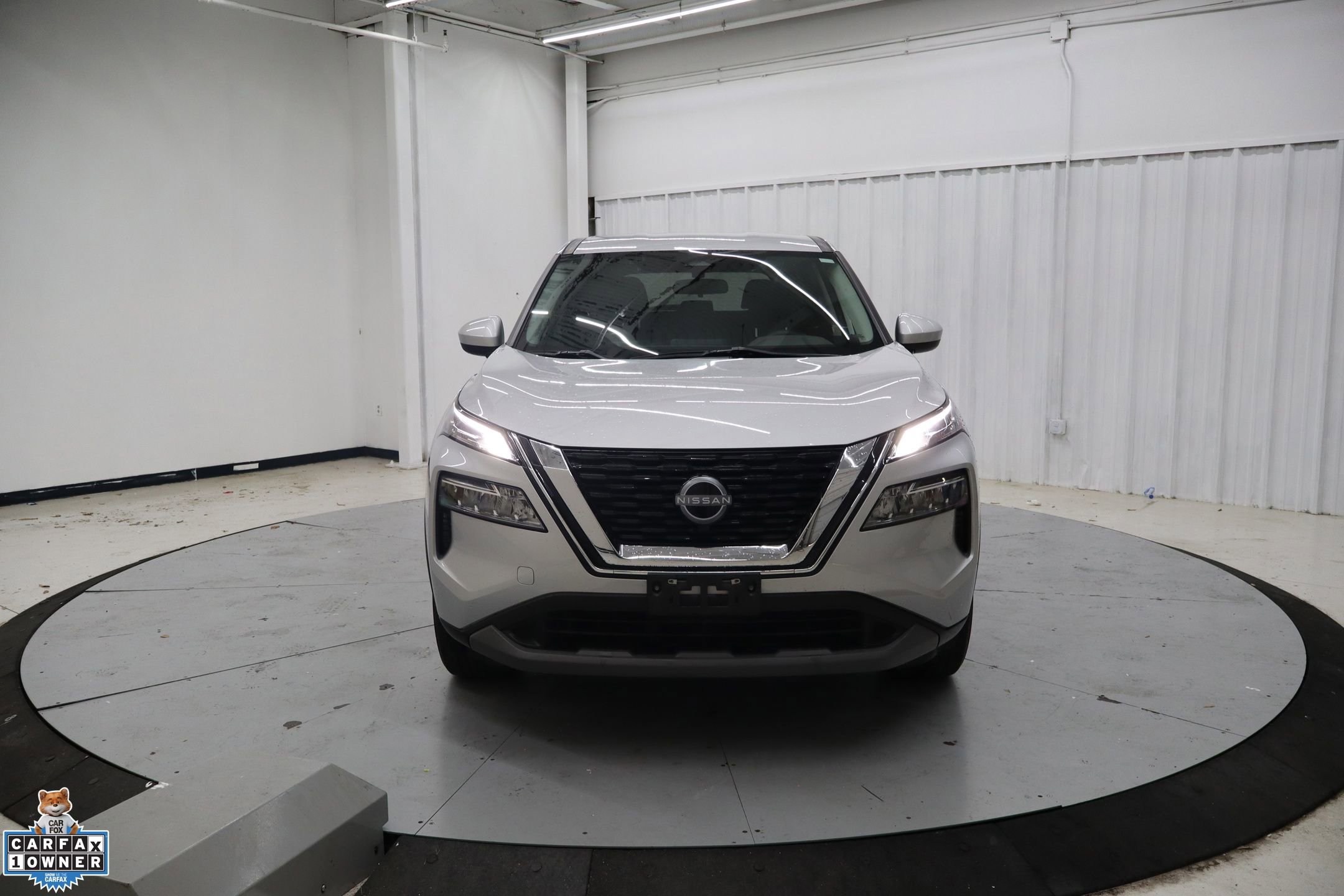 Used 2023 Nissan Rogue SV image 11