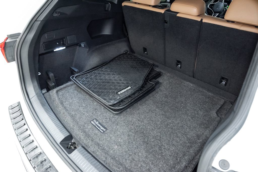 Used 2022 Volkswagen Tiguan SE R-Line image 32