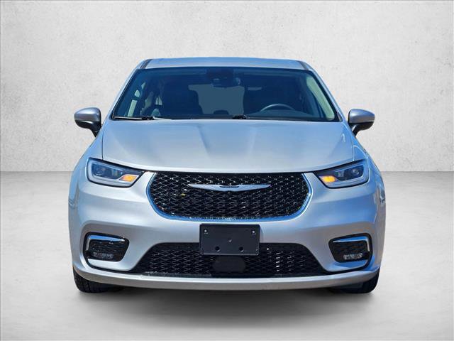 Used 2023 Chrysler Pacifica Touring-L image 2