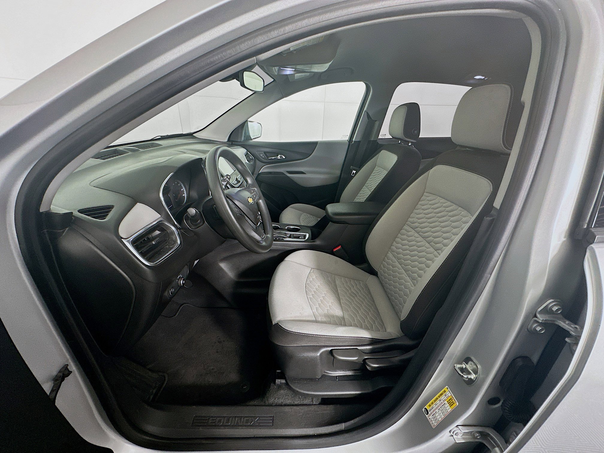 Used 2018 Chevrolet Equinox LS image 13