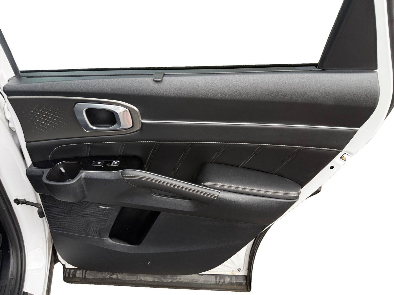 Used 2023 Kia Sorento AWD image 25