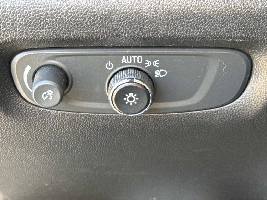 Used 2023 Chevrolet Traverse LT FWD image 28
