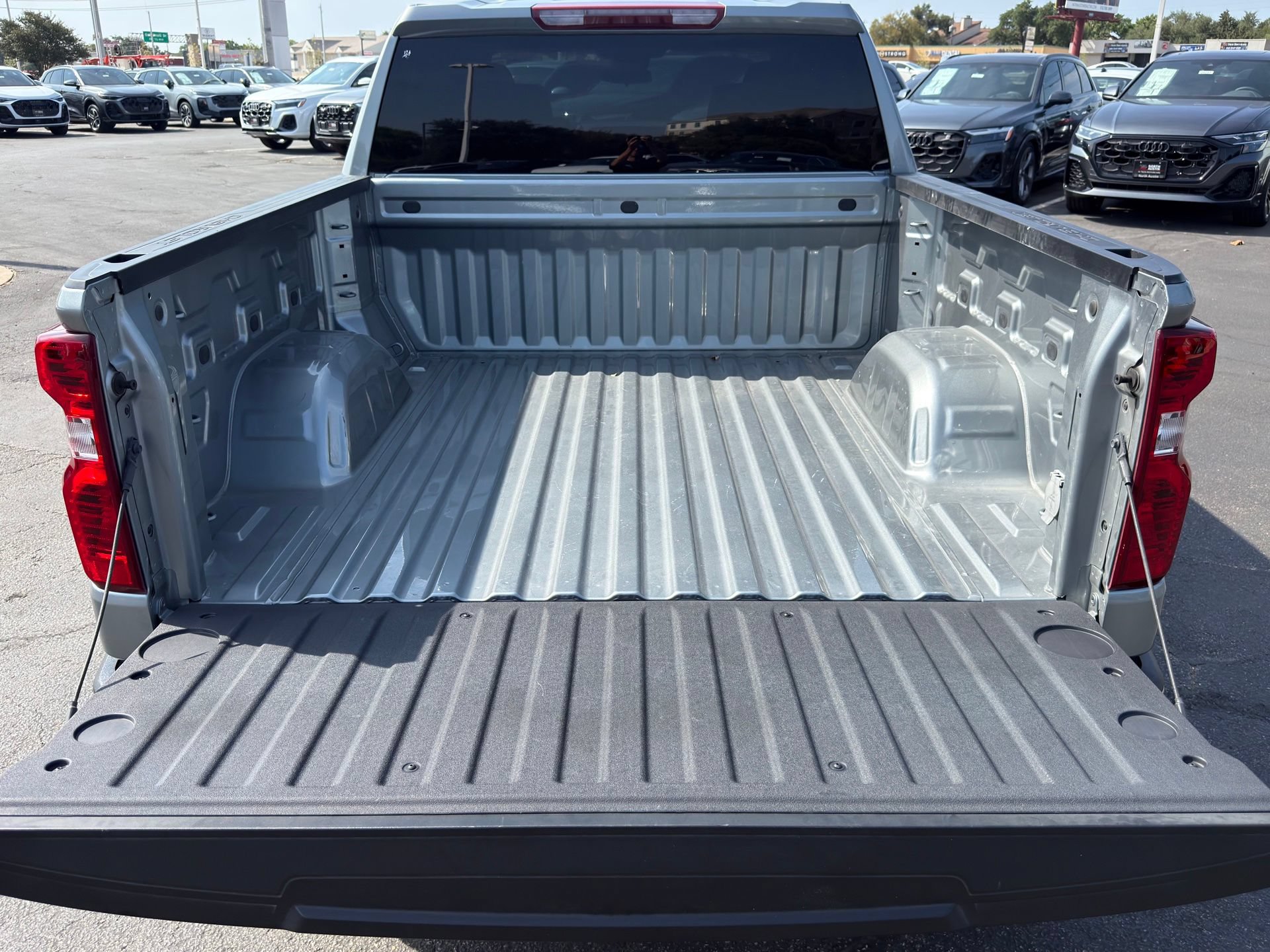 Used 2024 Chevrolet Silverado 1500 LT RWD image 11