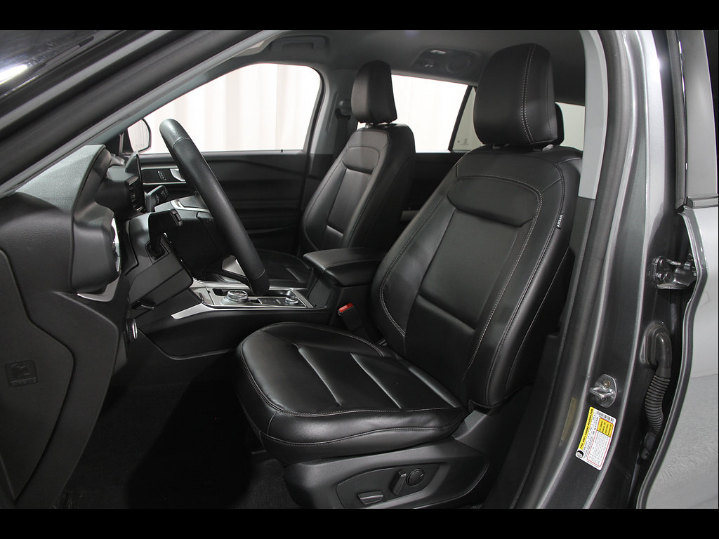 Used 2023 Ford Explorer XLT w/ Equipment Group 202A AWD/4WD image 6