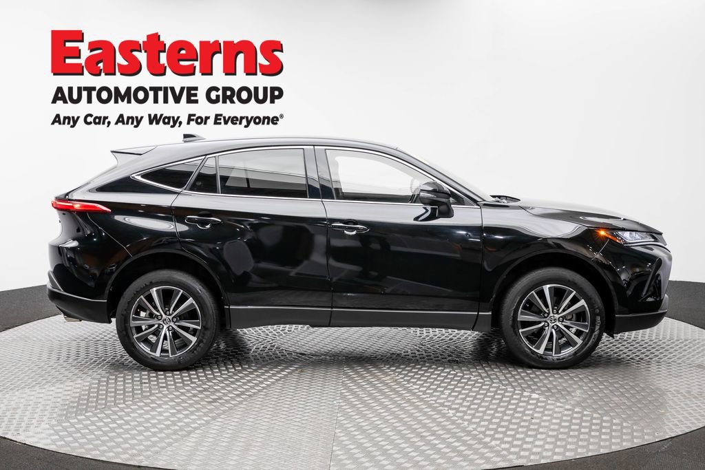 Used 2022 Toyota Venza LE image 4