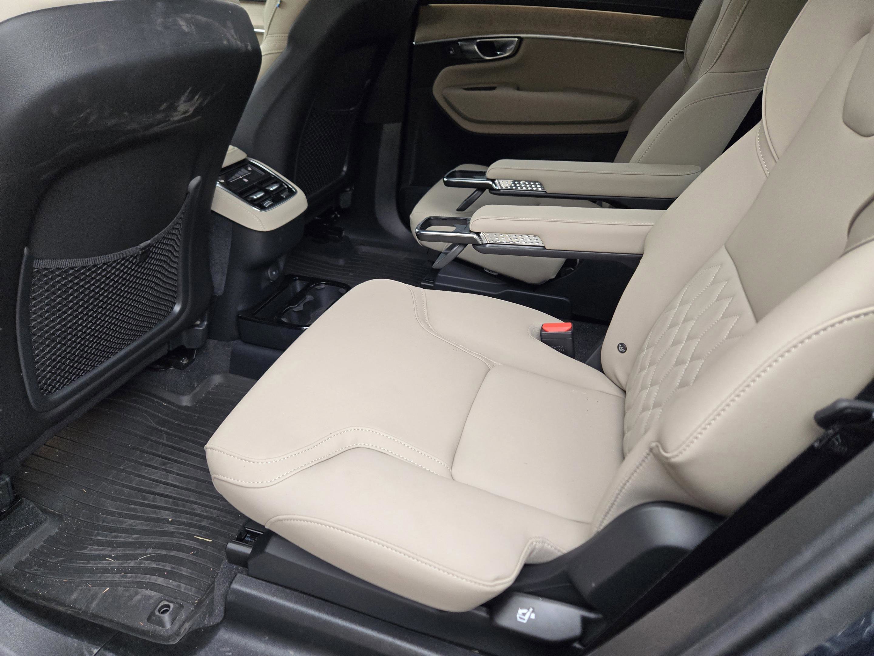 Used 2026 Volvo XC90 B6 Plus w/ Protection Package Premier image 27