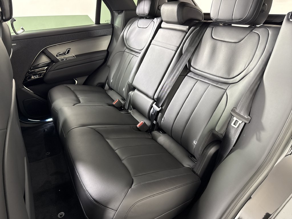 New 2027 Land Rover Range Rover Sport SE AWD/4WD image 28