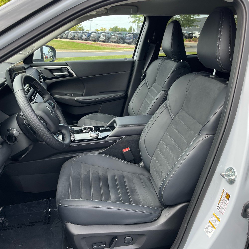 Used 2025 Mitsubishi Outlander SE AWD/4WD image 7
