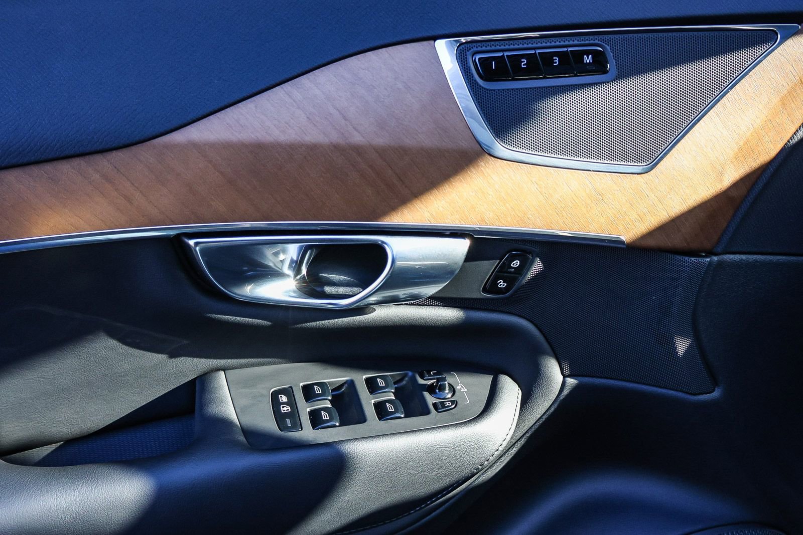 Used 2025 Volvo XC90 B5 Plus w/ Protection Package Premier image 31