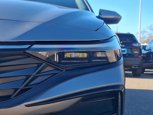 Used 2024 Hyundai Elantra Limited image 11