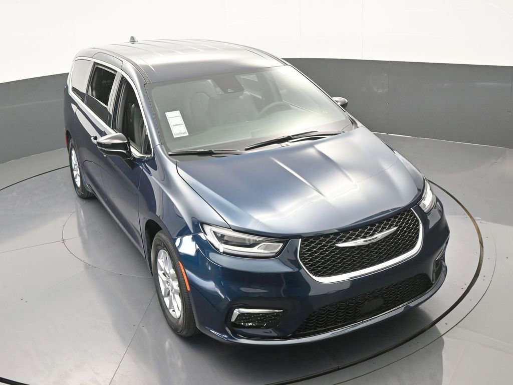 Used 2025 Chrysler Pacifica Select image 48