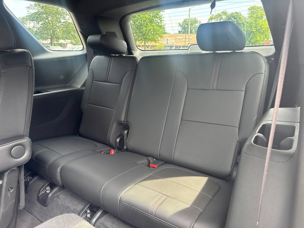 Used 2023 Chevrolet Traverse RS w/ LPO, Floor Liner Package FWD image 17