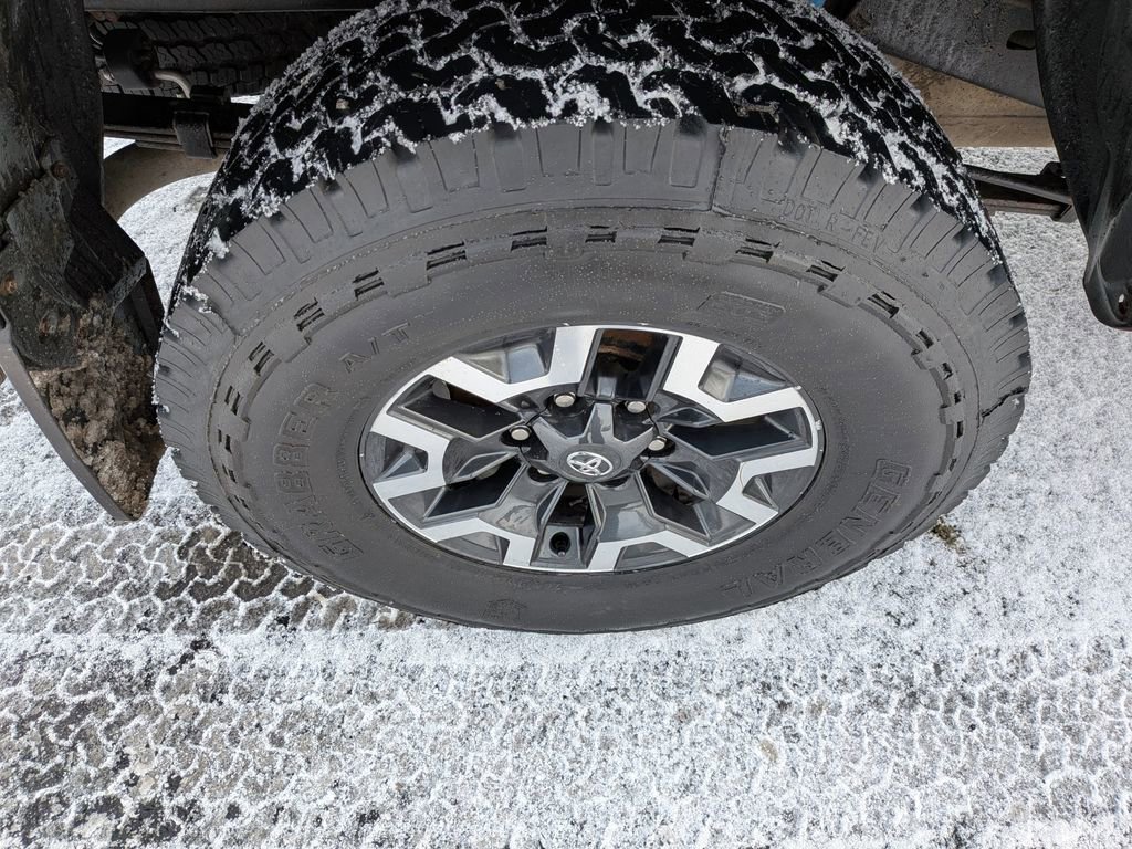Used 2021 Toyota Tacoma TRD Off-Road image 9