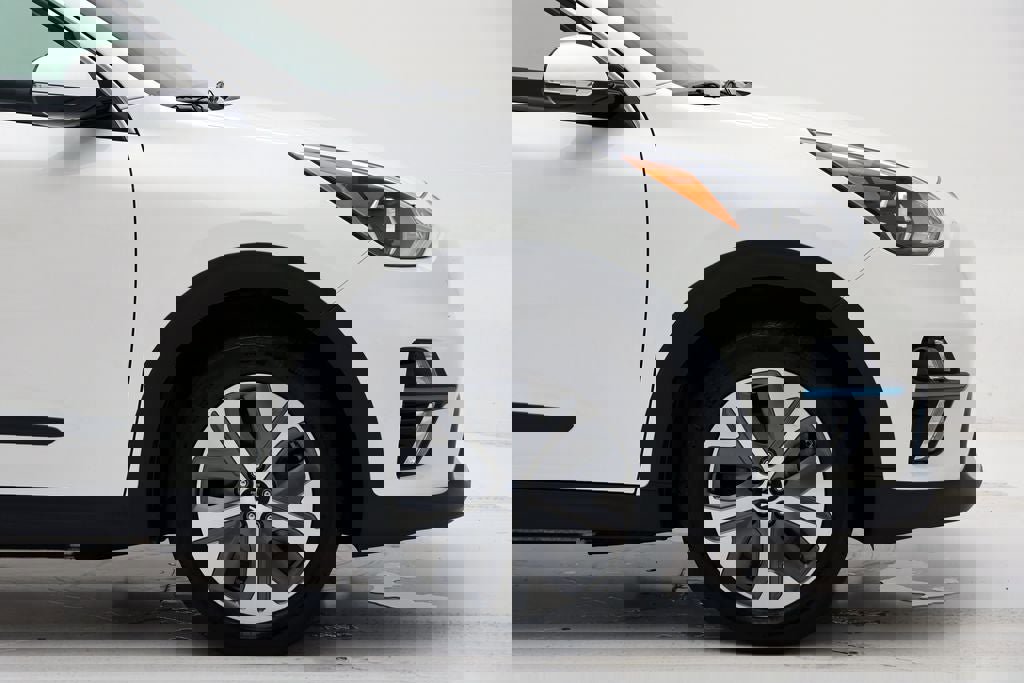 Used 2021 Kia Niro EX w/ Cold Weather Package image 4