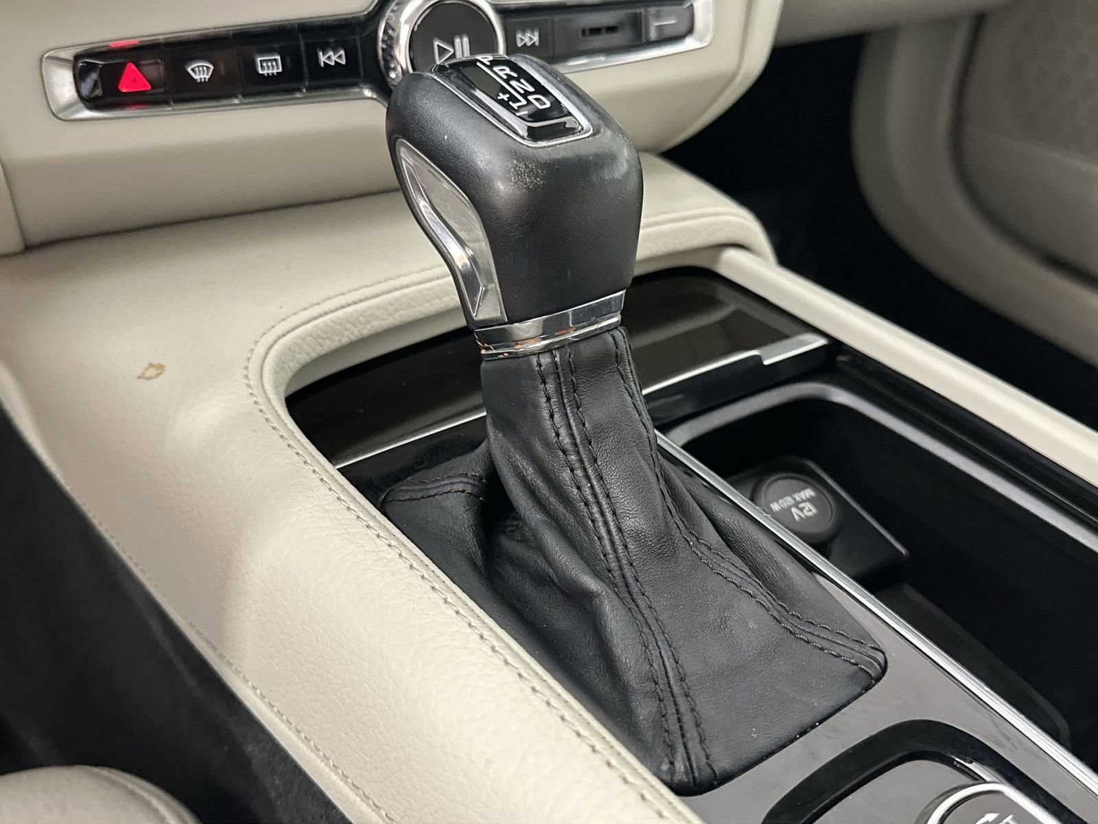 Used 2018 Volvo S90 T5 Momentum w/ Convenience Package image 20