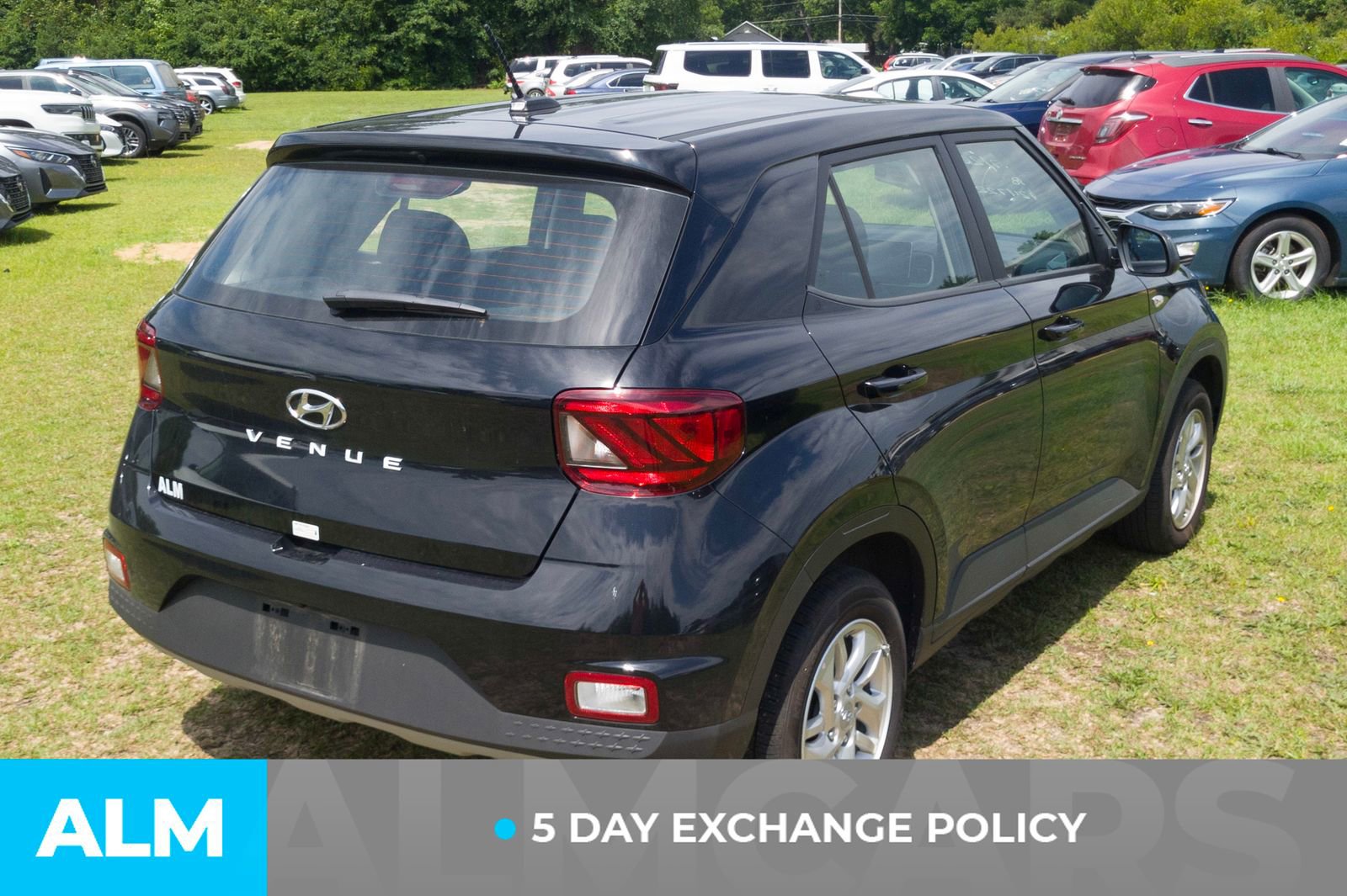 Used 2026 Hyundai Venue SE FWD image 4