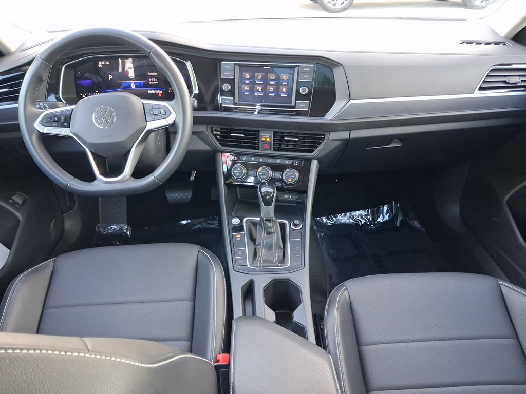 Certified 2023 Volkswagen Jetta SE w/ Panoramic Sunroof Package FWD image 16
