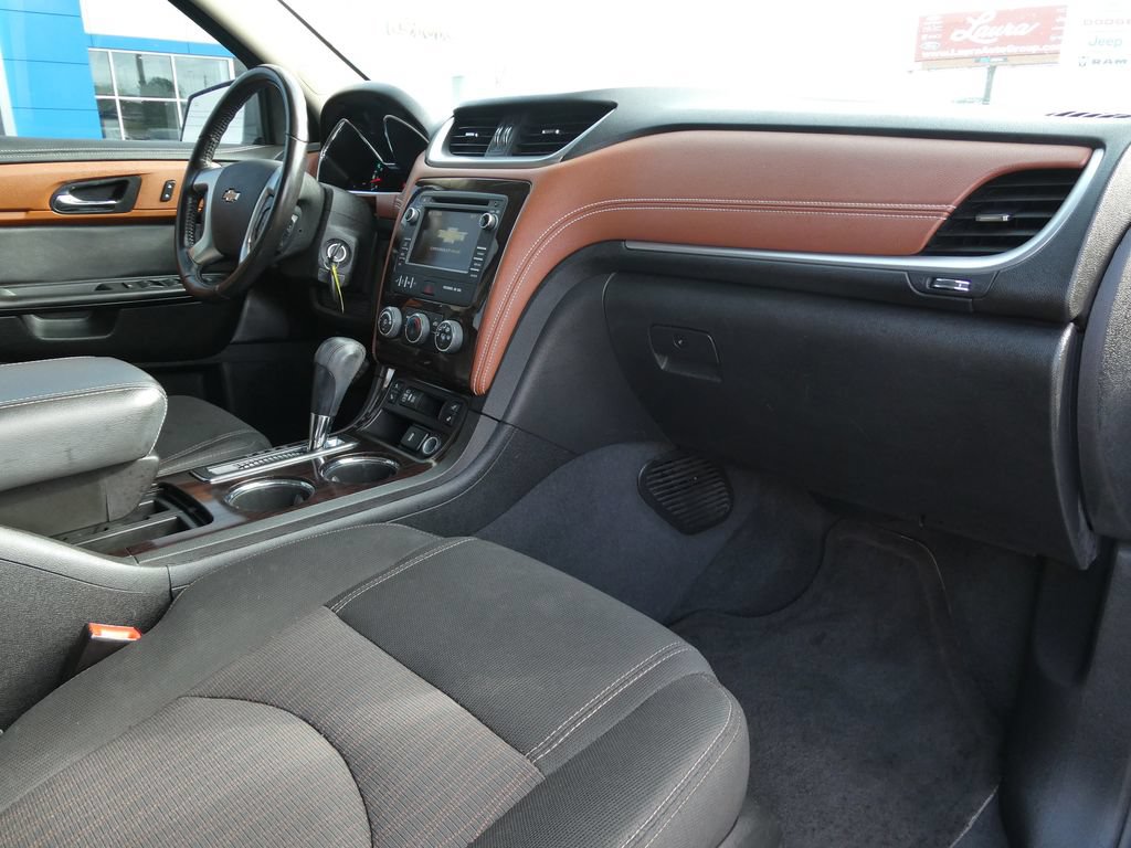 Used 2017 Chevrolet Traverse LT w/ Style and Technology Package FWD image 14