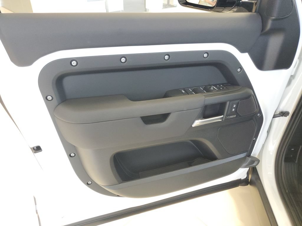 New 2026 Land Rover Defender 110 X-Dynamic SE AWD/4WD image 8