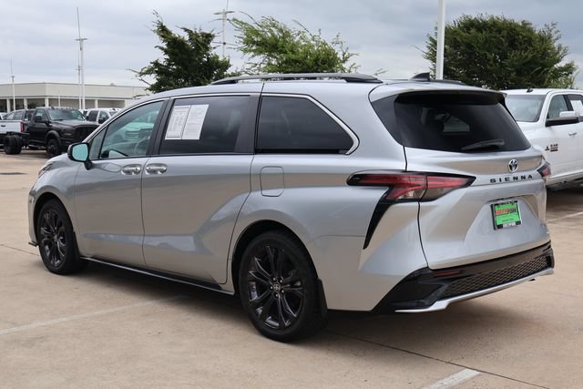 Used 2024 Toyota Sienna XSE FWD image 4