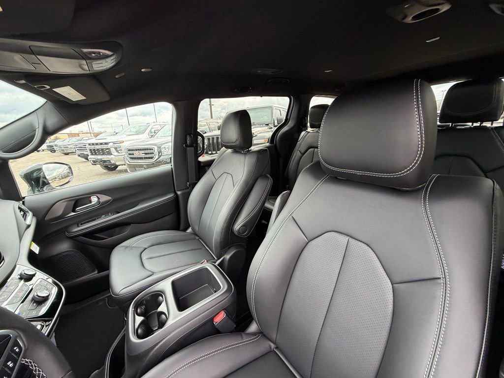 New 2026 Chrysler Voyager LX FWD image 13