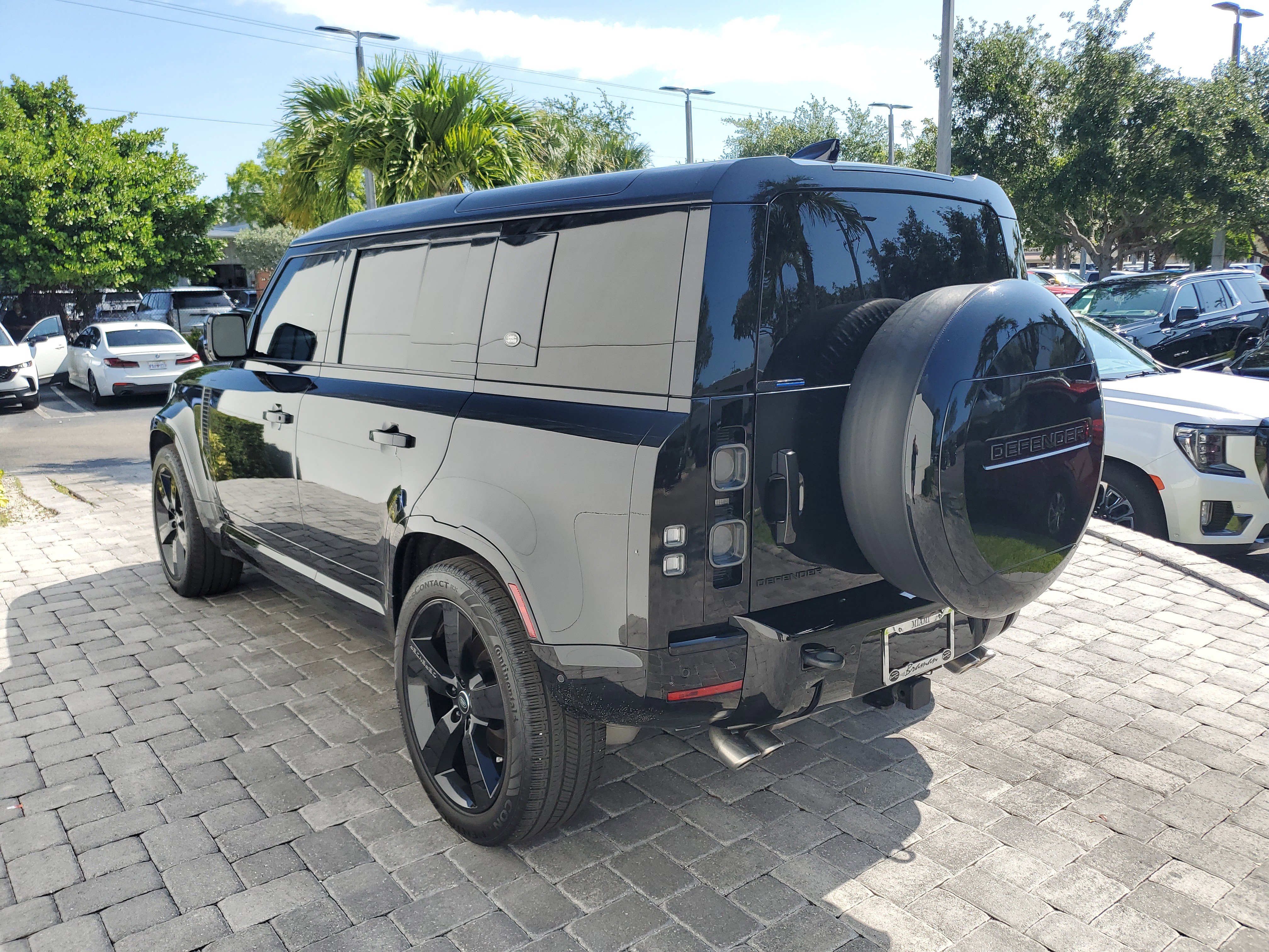 Used 2023 Land Rover Defender 110 V8 AWD/4WD image 4