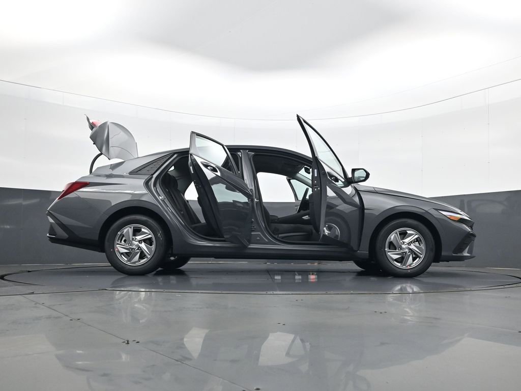 New 2026 Hyundai Elantra SE image 33