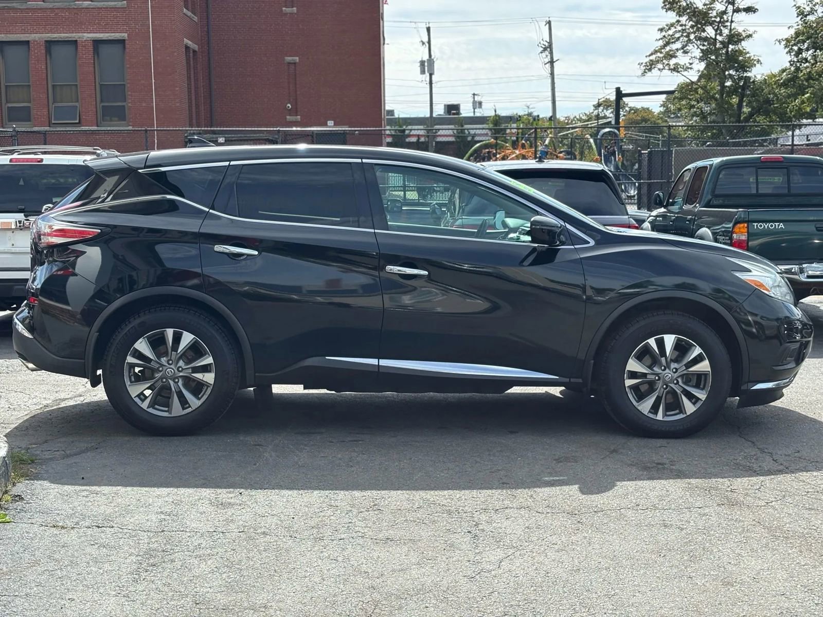 Used 2017 Nissan Murano S w/ Navigation Package image 3
