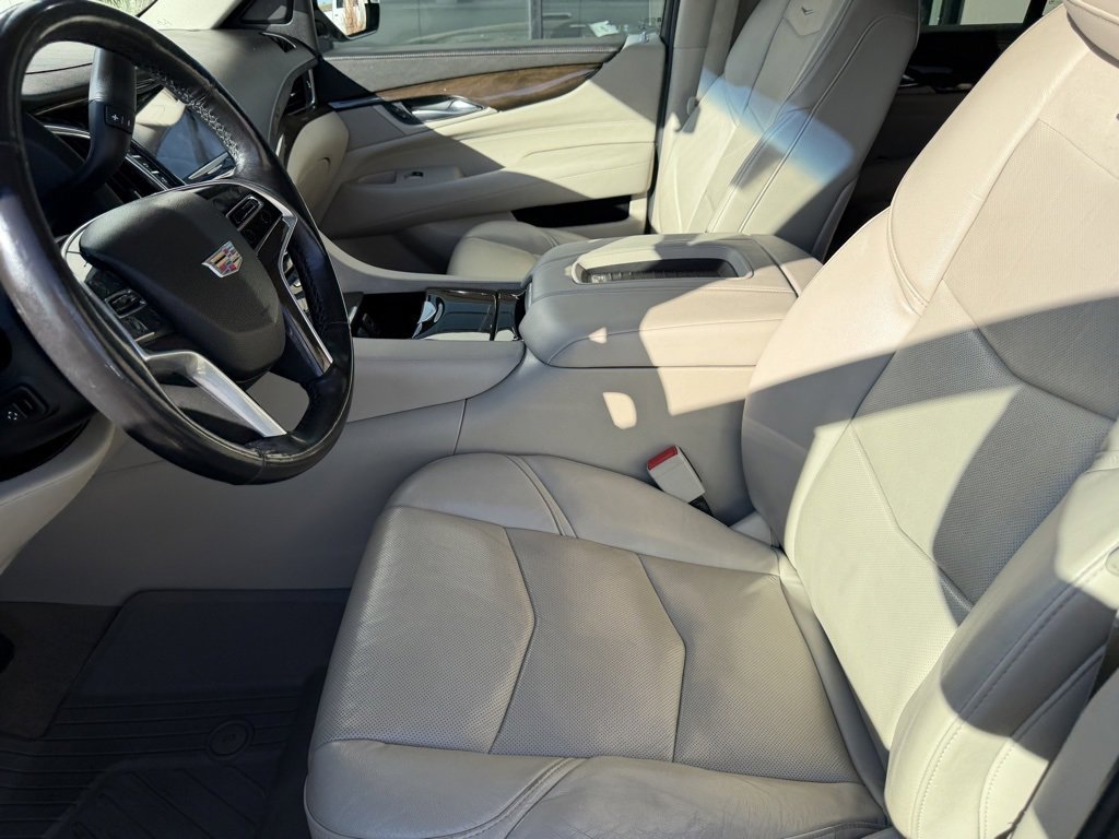 Used 2018 Cadillac Escalade Luxury image 11