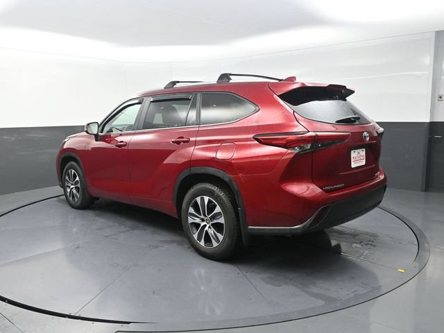 Used 2023 Toyota Highlander XLE AWD/4WD image 6