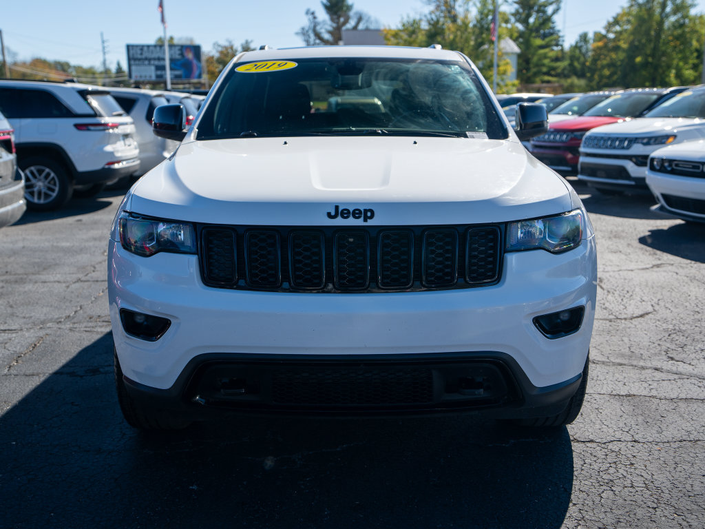 Used 2019 Jeep Grand Cherokee Laredo AWD/4WD image 3