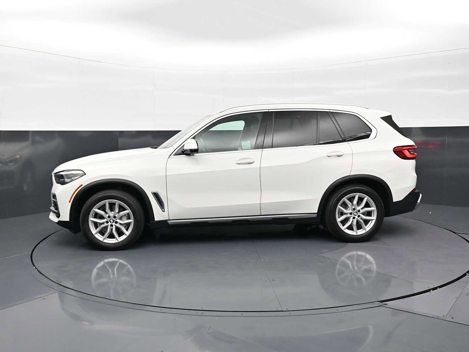 Used 2019 BMW X5 xDrive40i w/ Convenience Package AWD/4WD image 8