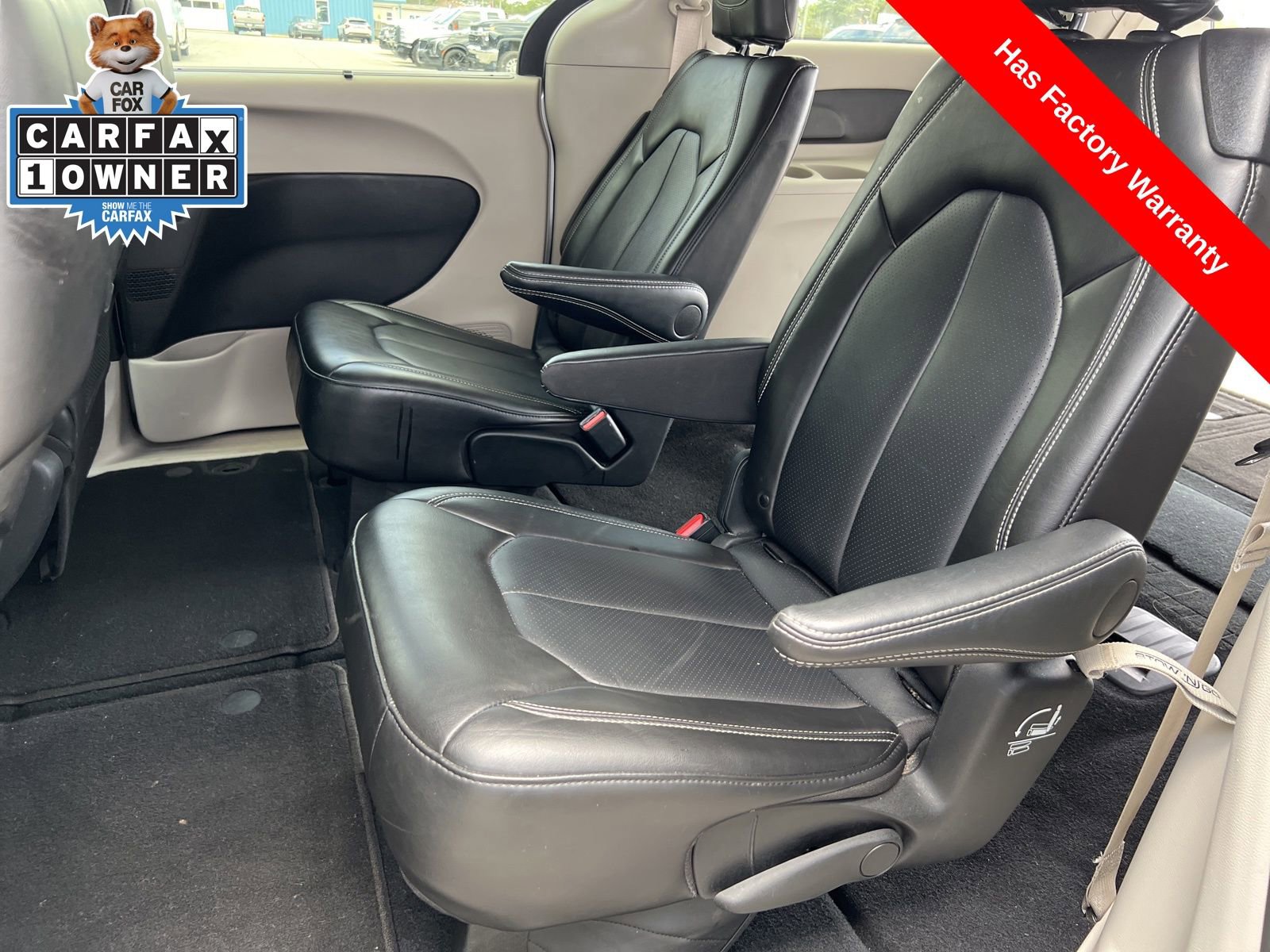 Used 2024 Chrysler Pacifica Touring-L image 18