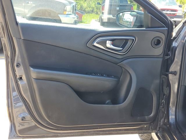 Used 2016 Chrysler 200 Limited image 8