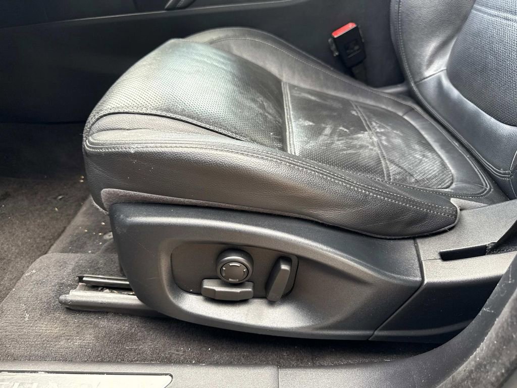 Used 2018 Jaguar E-PACE SE image 15