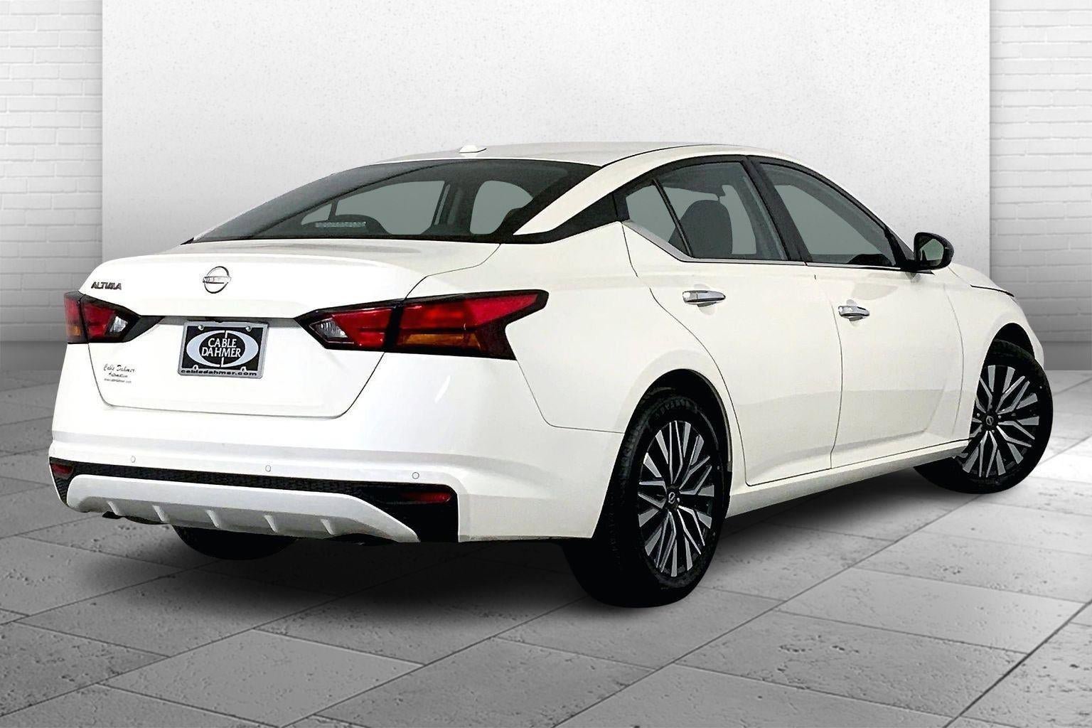 Used 2025 Nissan Altima 2.5 SV image 13