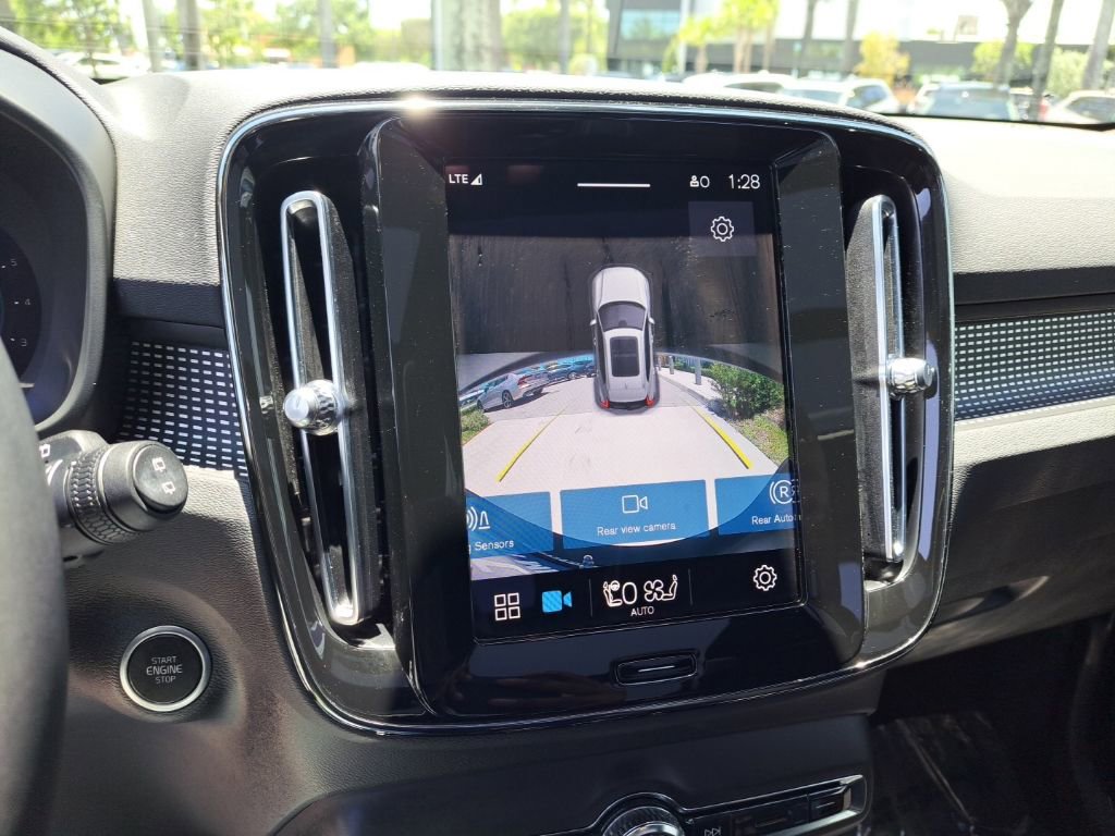 Used 2023 Volvo XC40 B5 Plus w/ Climate Package image 23