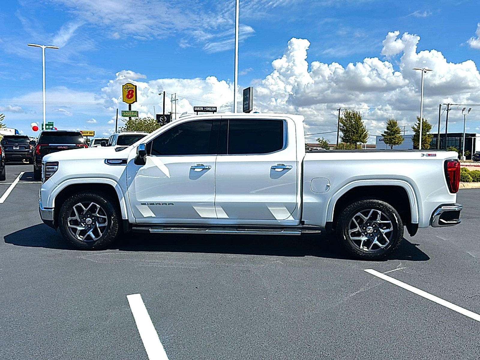 Used 2025 GMC Sierra 1500 SLT AWD/4WD image 5