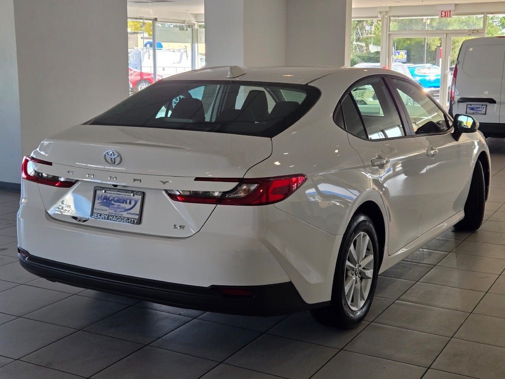 Used 2025 Toyota Camry LE AWD/4WD image 11
